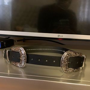 Double buckle waist belt